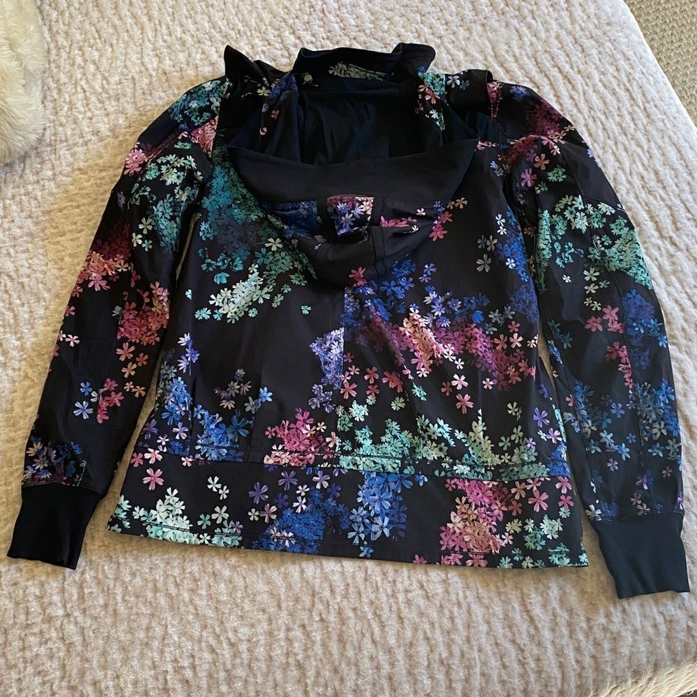 Lululemon Floral Patterned Jacket - Picture 2 of 9